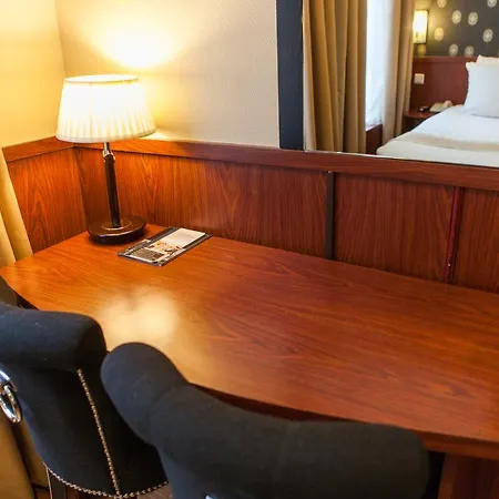 Otel De Paris