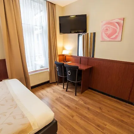 Otel De Paris
