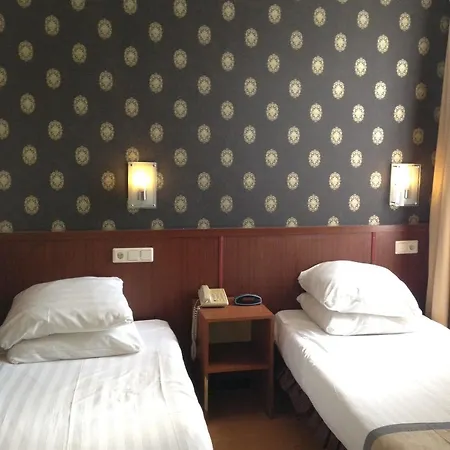 De Paris 3*