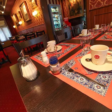 De Paris 3*